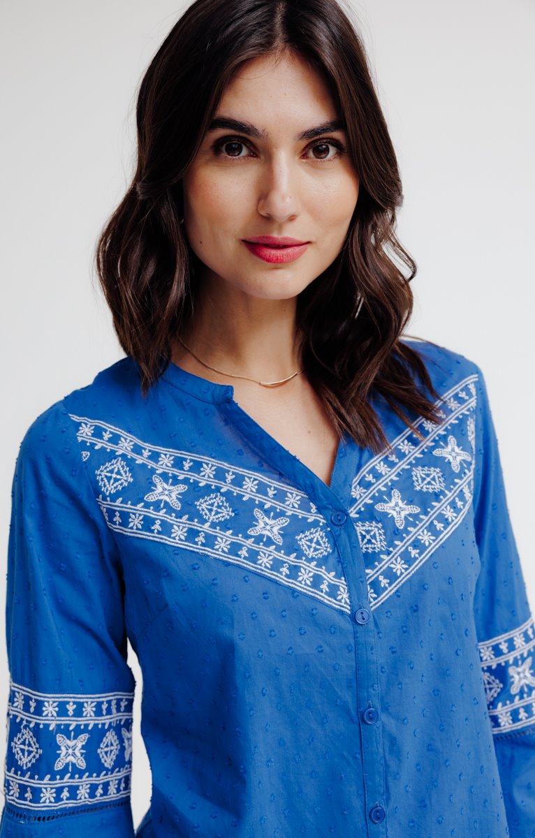  Blouse Unie Avec Broderies