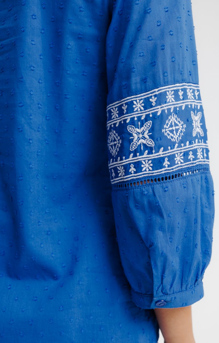 Blouse Unie Avec Broderies