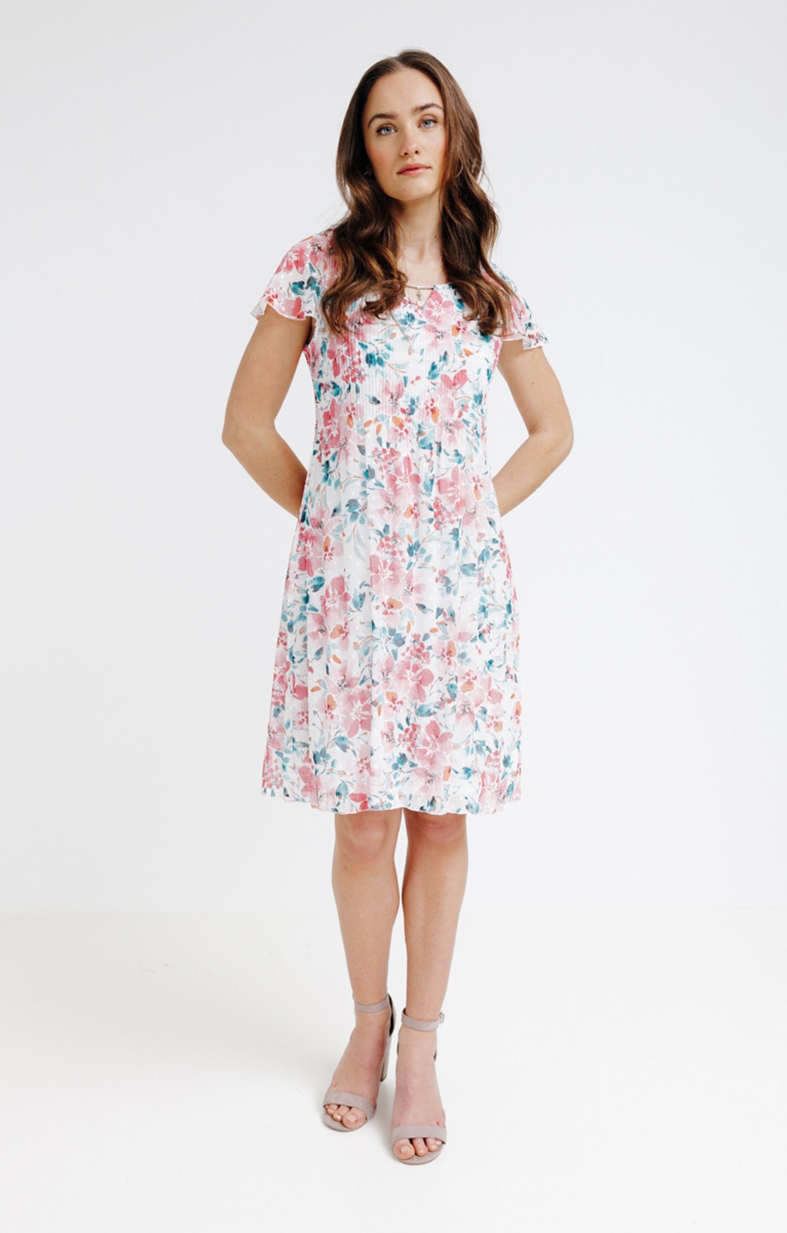  Robe Plissée Imprimée Avec Bijou Col